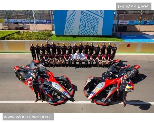 杭州羽毛球队在杯赛积分榜中以63分稳居第一名展现强劲实力